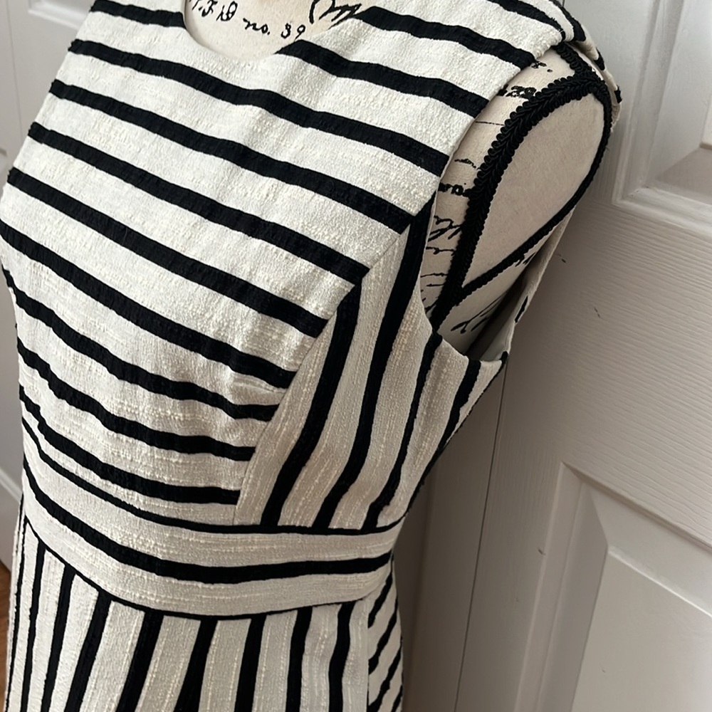 NWT Ann Taylor Black & Cream Striped textured dress Sz 8 Petite - Picture 10 of 11